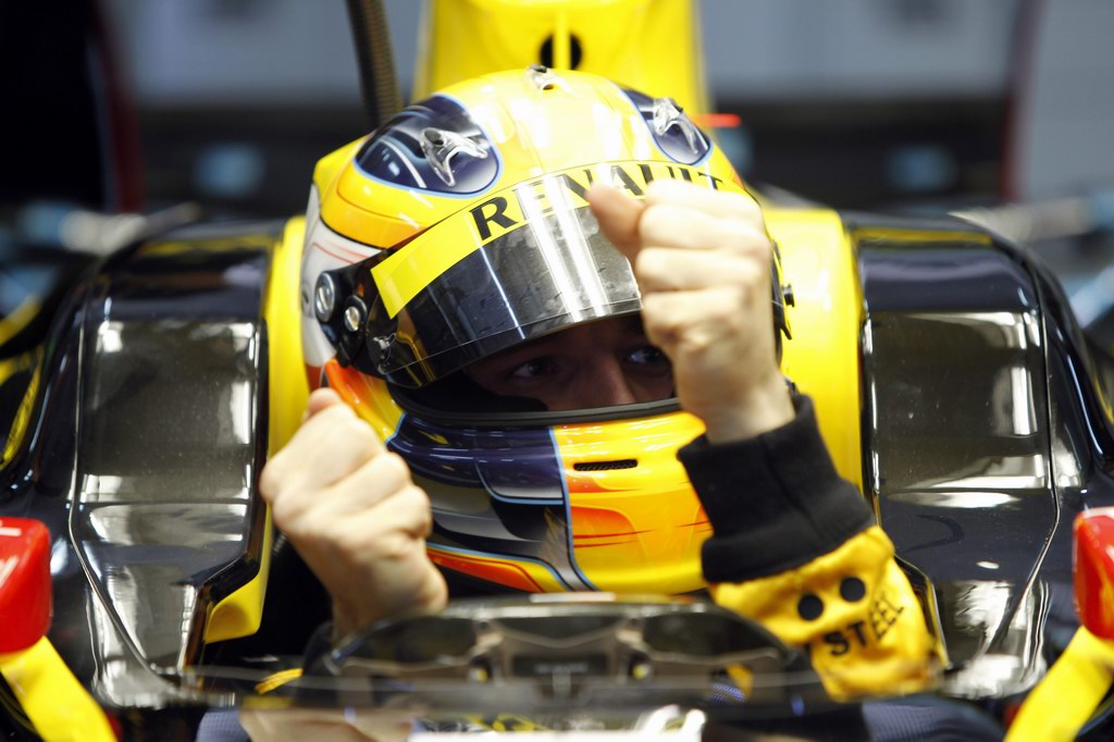 Test Valencia primi km, 2010 Formula One Testing
Valencia, Spain. 1st February 2010.
Robert Kubica, Renault R30. 
World Copyright: Andrew Ferraro /LAT Photographic 
ref: Digital Image _Q0C0743